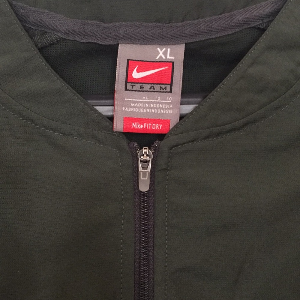 Nike Wind Jacket - Picture 3 of 8